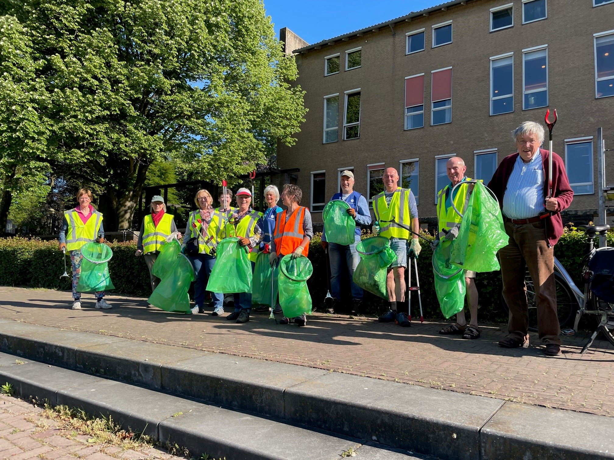 De Oosterbeekse zwerfafvalbrigade, foto: Anton Damen