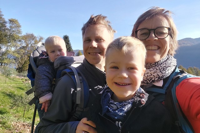 Inge, haar man en twee kinderen.