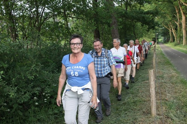 Aan de andere kant van het wandelpad