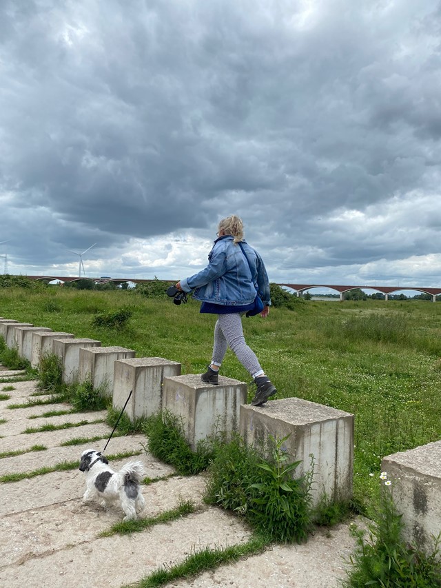 Peerke en José aan het wandelen bij Nijmegen-Noord