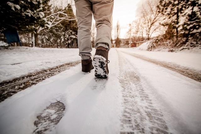 Wandelaar in de sneeuw