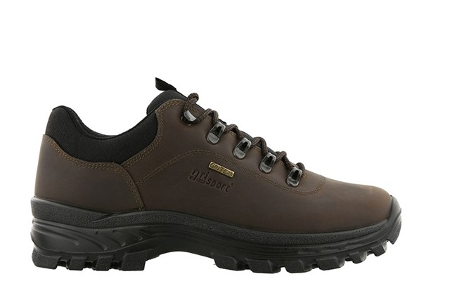 De Grisport Track Low is een A schoen met een leren buitenwerk en een waterdichte voering