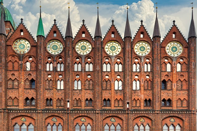 gevel van een historische gebouw in Stralsund in Duitsland.