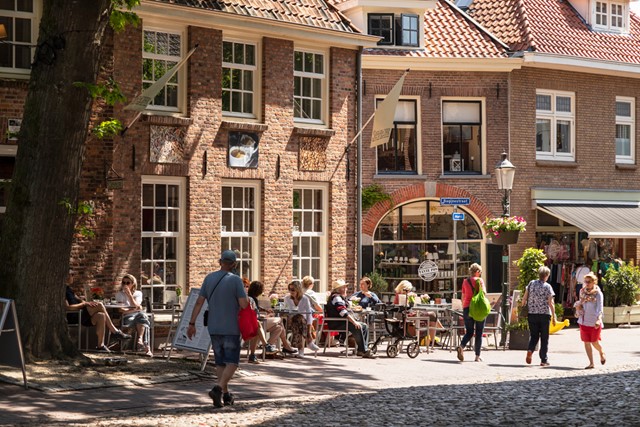 De mooiste wandelroutes in Lochem: terras, toeristen