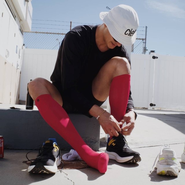 Hardloper draagt compressiesokken