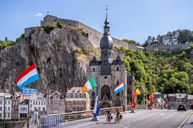 00050118 WBT Henning Angerer Deux Cyclistes Près De La Citadelle De Dinant (3)