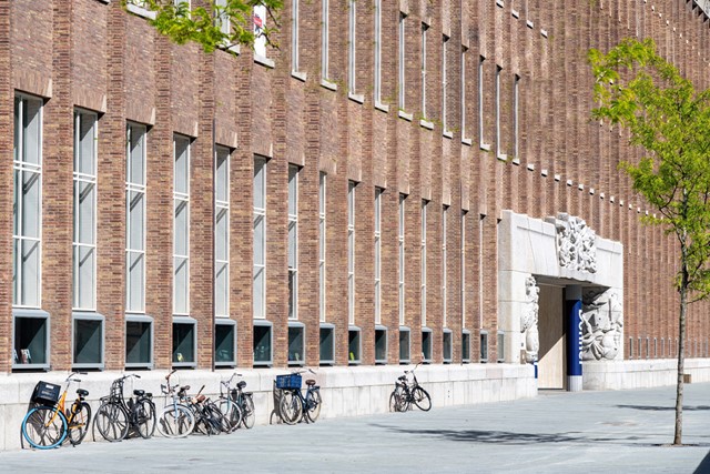 afbeelding van het oude pand waar boekhandel Donner in Rotterdam zit.