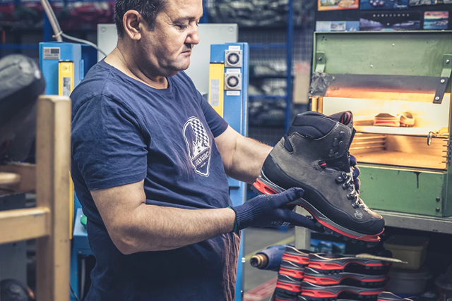 Hanwag Vakmanschap Schoenen Voor Elke Voet En Wandeling Montage Van De Zool