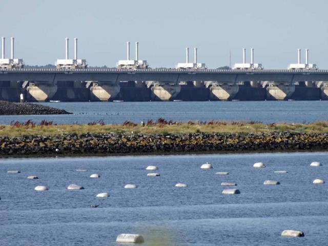 De Oosterscheldekering