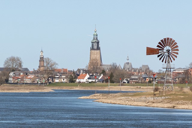 afbeelding van de skyline van Zutphen aan de Ijssel.