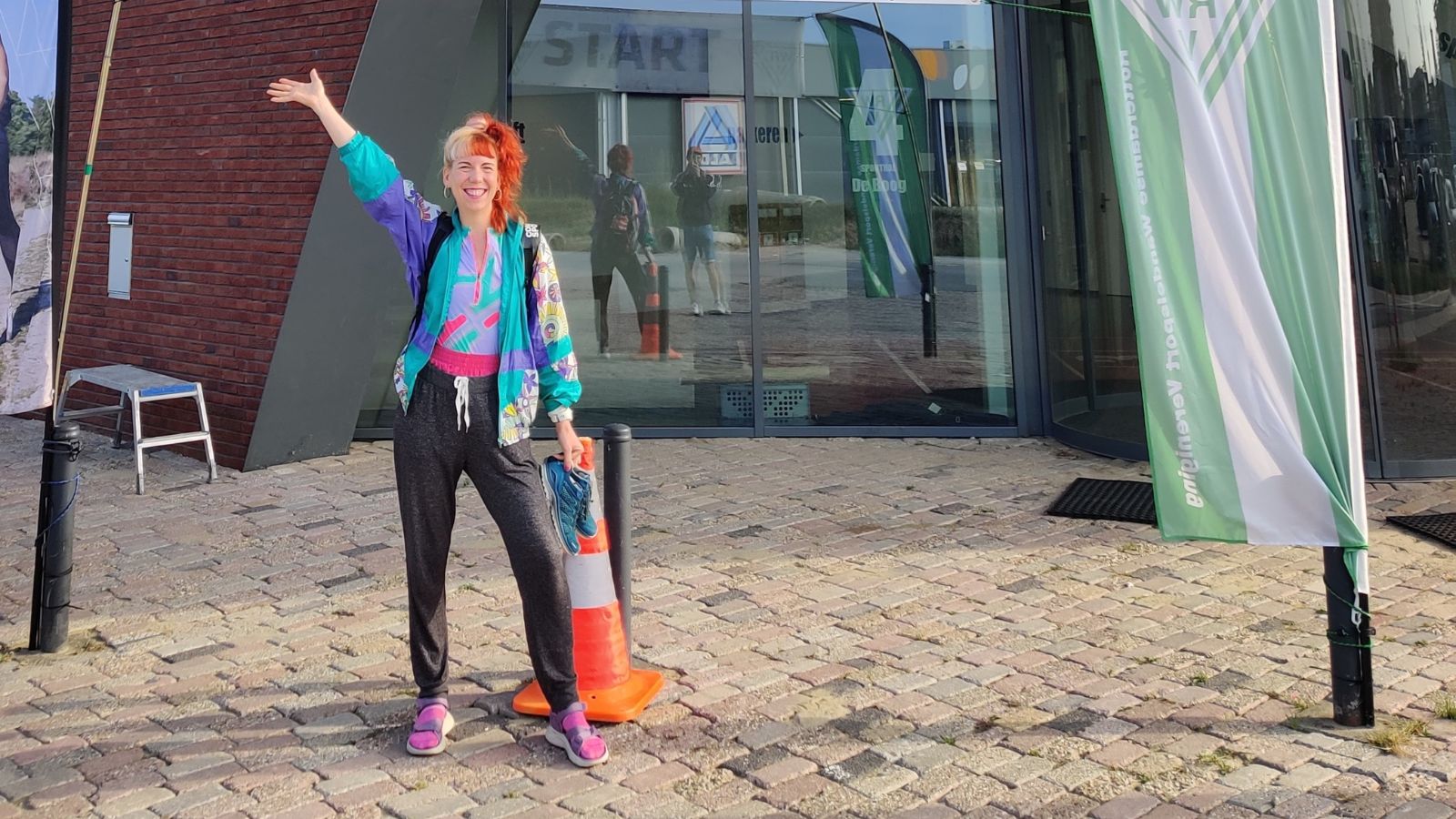 Sanne wandelt lang(e afstanden) met…; Sanne Heymann