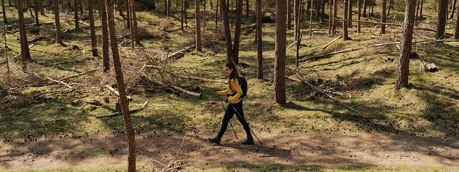 Wandelaar met rugzak deuter