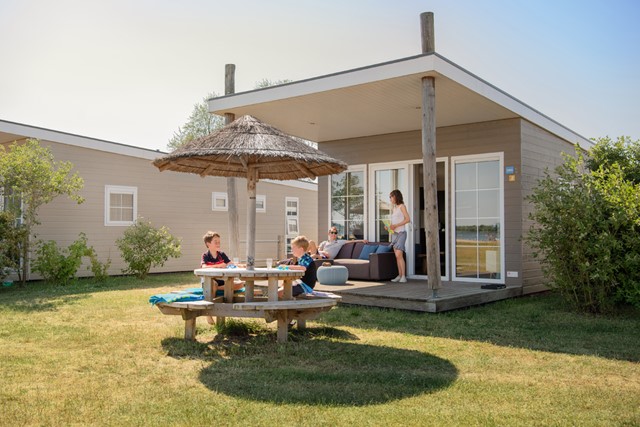 RCN Vakantieknallers: chalet op RCN Zeewolde.