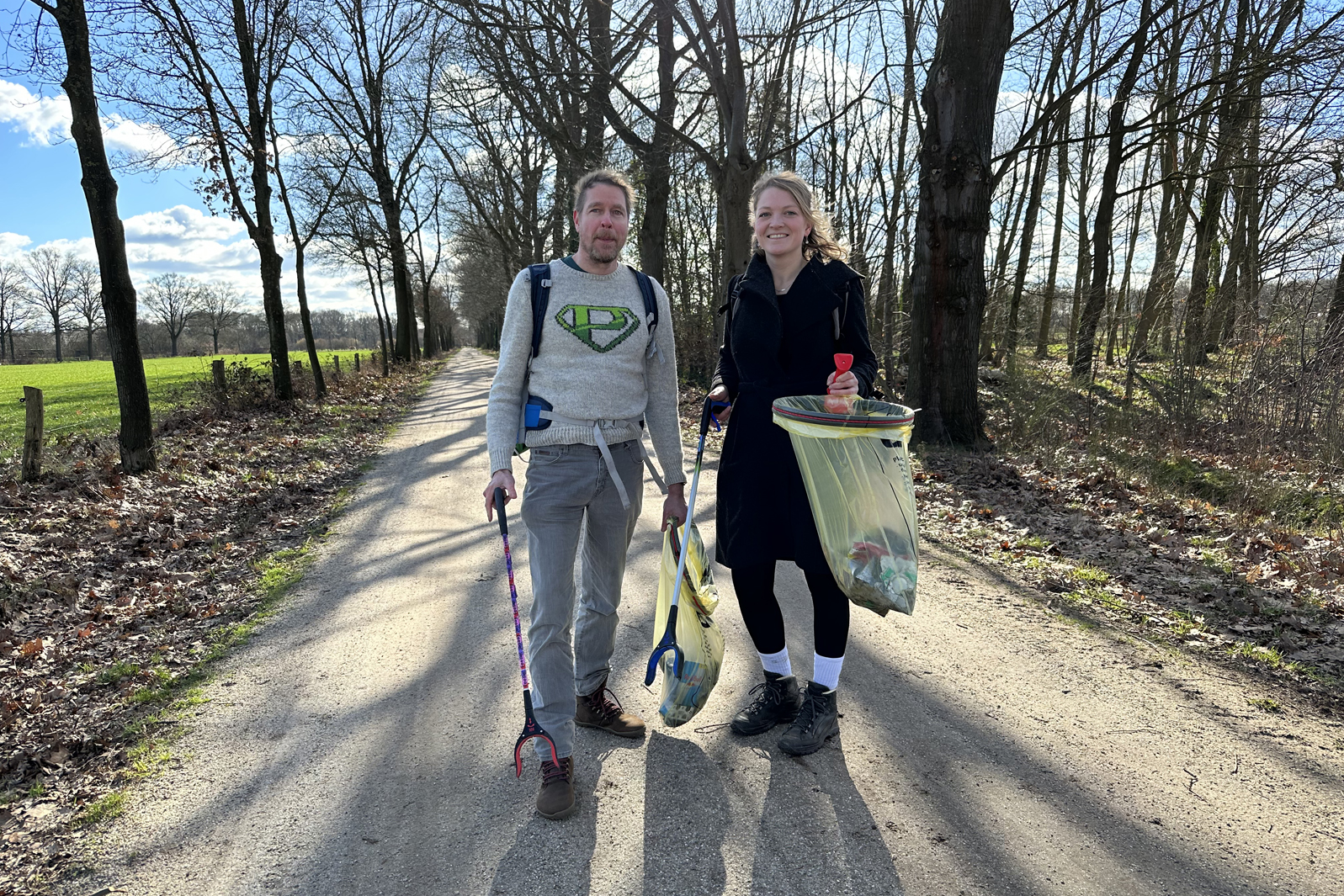 afbeelding van twee plandelaars op het Pieterpad.