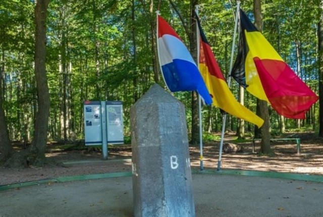 Wandelroute langs het drielandenpunt over de Vaalserberg in Zuid-Limburg