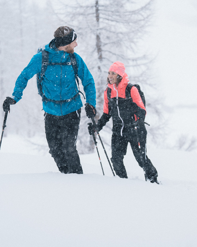 Wandelaars in sneeuw