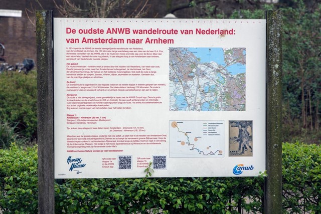 Zes wandeltips tijdens Open Monumentendag; informatiebord van de oudste ANWB wandeling in Nederland