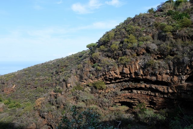 afbeelding van grotten in de bergen van Buracas.