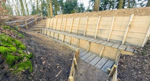 Loopgraven in het Bergherbos