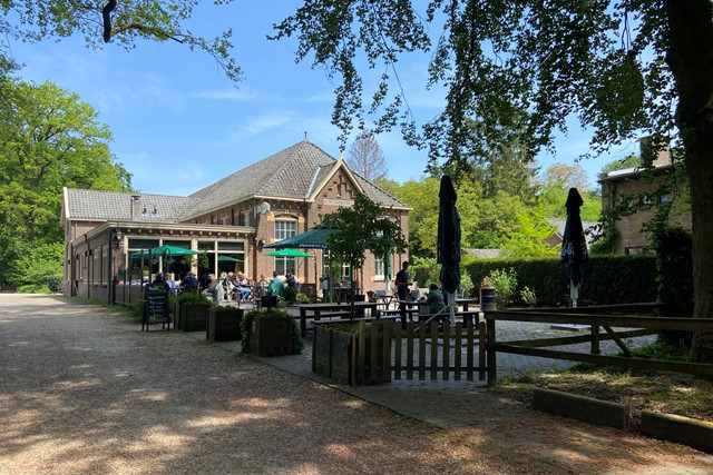 het Ludgerhuis met een terras.