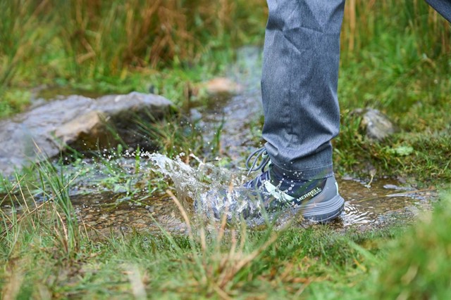 Wandelschoenen Weer Als Nieuw 5 Tips Voor Het Schoonmaken Van Jouw Wandelschoenen: Wandelschoen nat