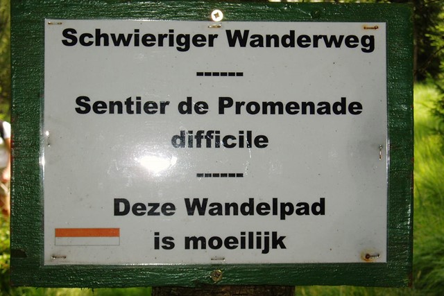 Bordjes en markeringen tijdens het wandelen; Hoge Venen