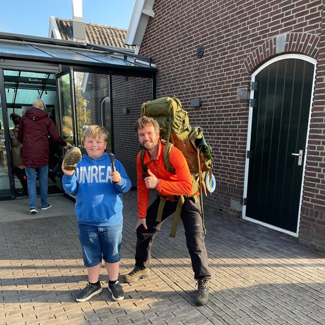 Eddie Wolfswinkel samen met Sem, die aan chronische Lyme lijdt
