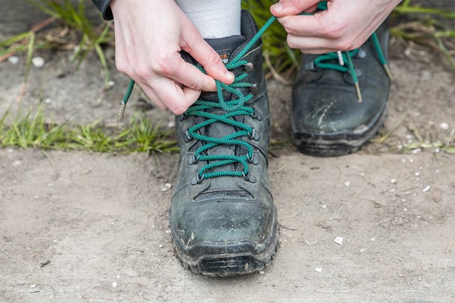 Dit is jullie favoriete wandelruitrusting; veters rijgen