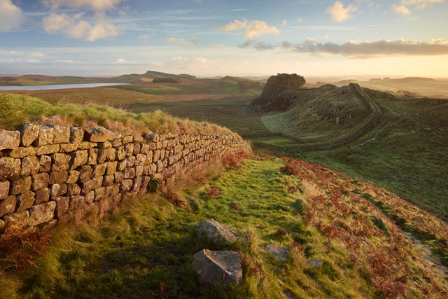 oude Romeinse muur over het Hadrian's Wall Path.