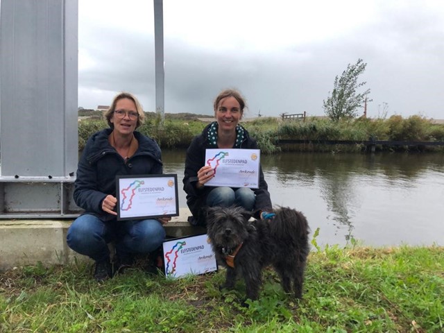 Rommy, Marleen en Nori na het volbrengen van het Elfstedenpad