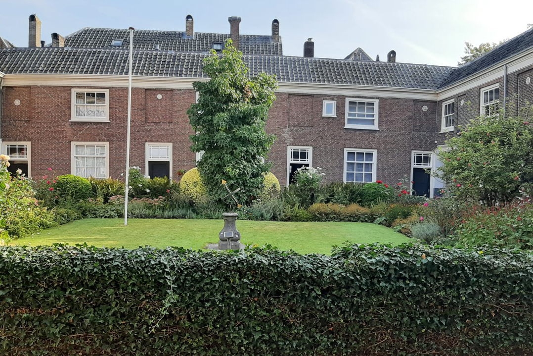 afbeelding van de binnentuin Regenten Of Lenghenhof.