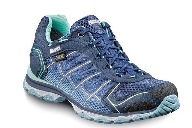 Meindl X-SO 30 GTX: een voorbeeld van een lage en lichte wandelschoen uit de A-categorie. Deze schoen is voorzien van Gore-Tex Surround dat ook waterdamp doorgeeft onder de voet via de zool