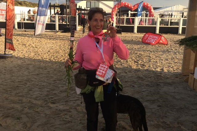 Sanne Wandelt Lang(E Afstanden) Met… Anja Vonk Tijdens 11Strandentocht (2)