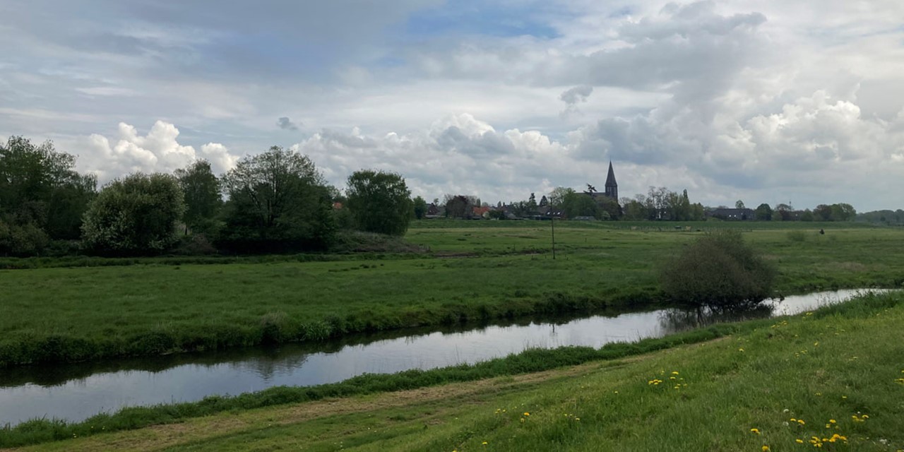 afbeelding van het landschap onderweg van Holten naar Laren.