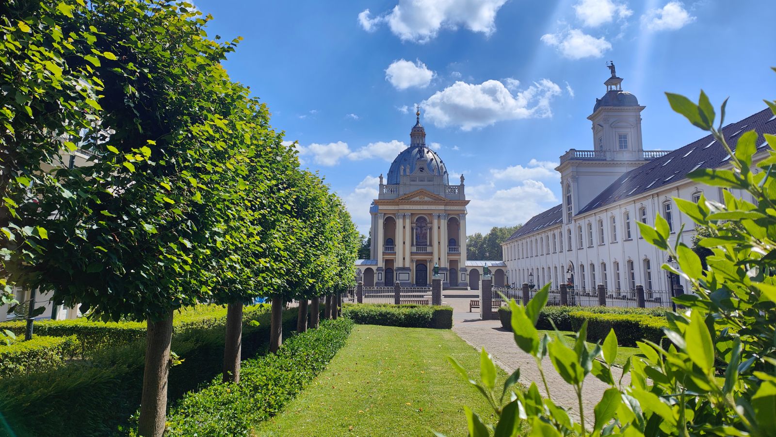 De 9 wonderen van Oudenbosch; Saint Louis Oudenbosch