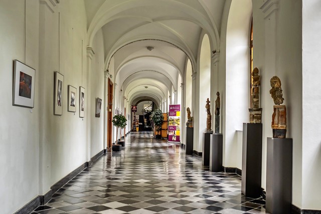 De mooiste wandelingen langs kloosters en kloostertuinen; Abdij Rolduc.