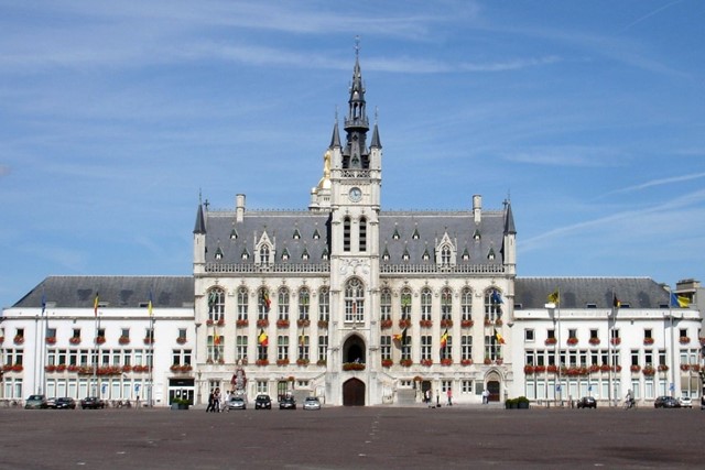 In Het Spoor Van Reynaert De Vos Grootste Marktplein Van België