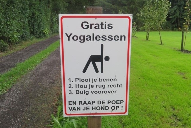 Bordjes En Markeringen Tijdens Het Wandelen Inzending 9