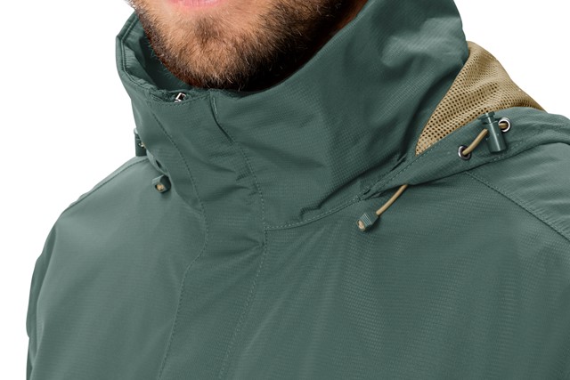 Kleurrijke wandelkleding opvallen op de paden