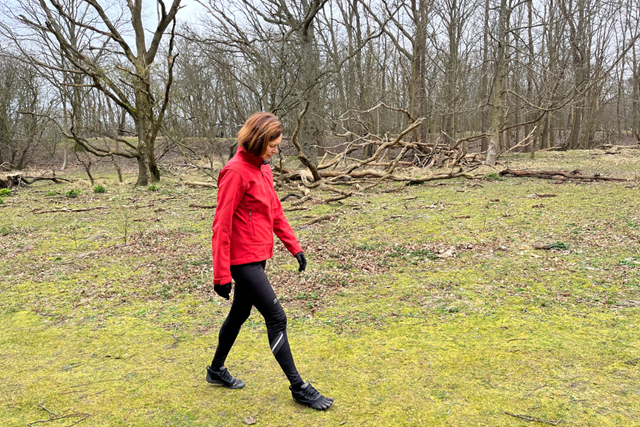 Wandeltechniek De 5 Meest Gemaakte Fouten En Hoe Je Het Goed Doet: voorovergebogen lopen