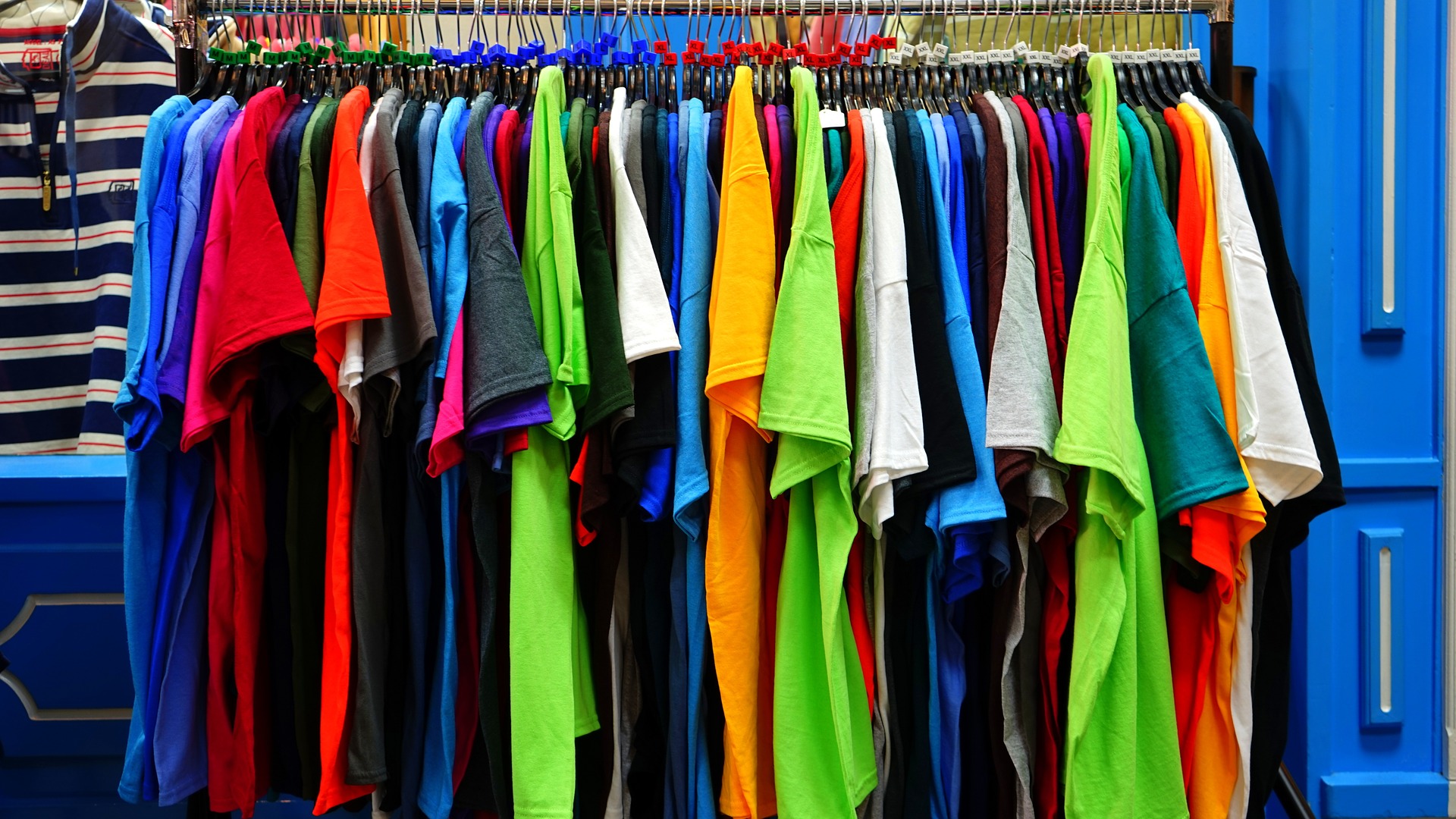 Wandelshirts in diverse kleuren in hangrek