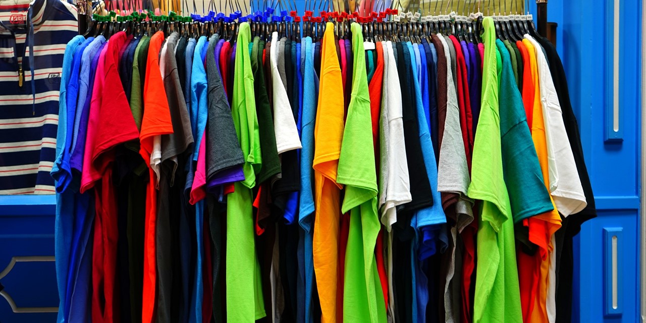 Wandelshirts in diverse kleuren in hangrek