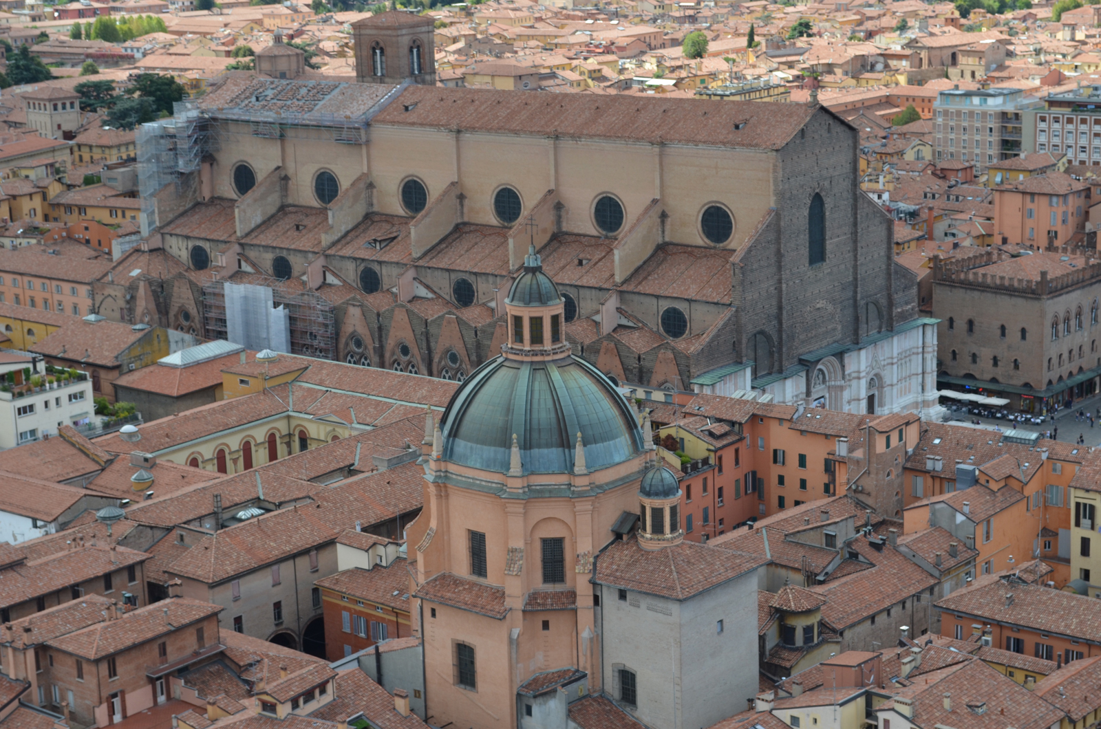 foto van Bologna vanuit de lucht.
