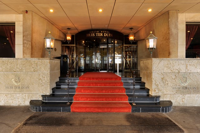 afbeelding van de ingang van het hotel.