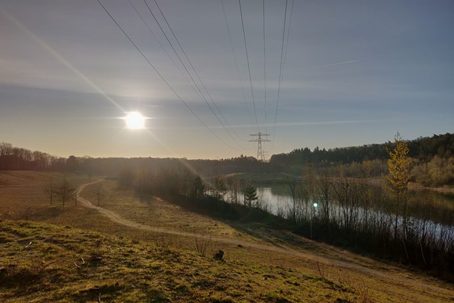 afbeelding van een zonnetje over het landschap in Maarn.