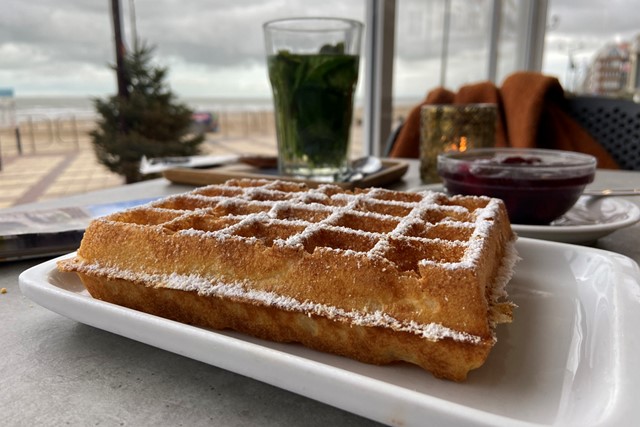 Kustwandelroute etappe van Oostende naar Blankenberge; Brusselse wafel eten