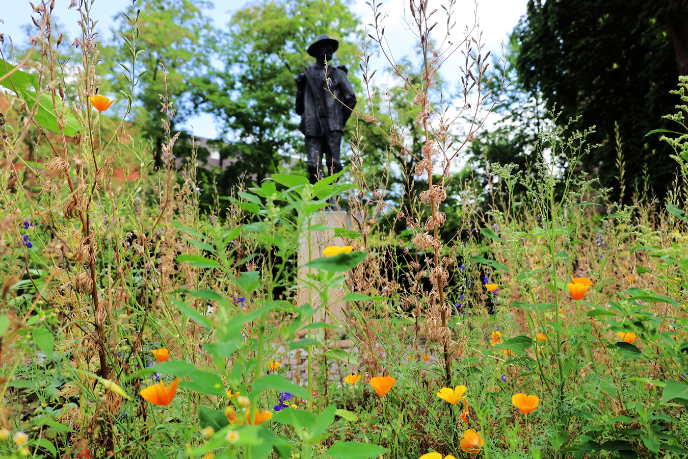 afbeelding van Van Gogh-beeld in het centrum van Etten-Leur.