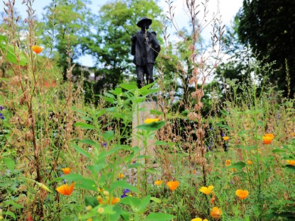 afbeelding van Van Gogh-beeld in het centrum van Etten-Leur.