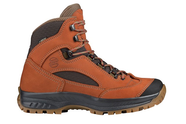 Hanwag Banks II GTX. Deze dameswandelschoen valt in de A/B categorie. Het is dus een lichte soepele schoen, maar biedt meer steun dan een gemiddelde A-schoen. GTX staat voor een Gore-Tex voering.