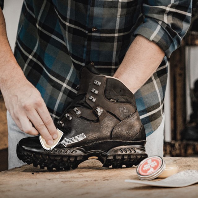 Met deze tips gaan je wandelschoenen langer mee: wax
